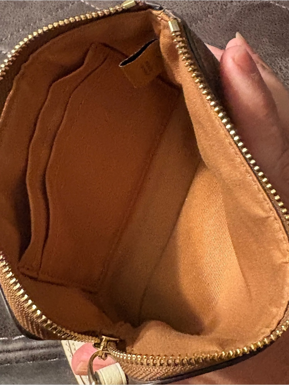 Coach wristlet Corner Zip signature canvas pattern Tan chalk-white center stripe - Picture 4 of 7